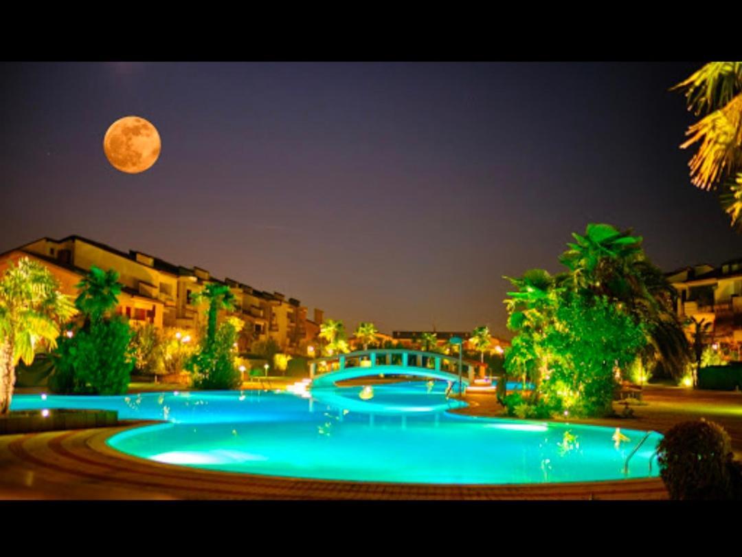 Appartamento Michele Tre Piscine Caraibiche Desenzano Del Garda Exterior photo
