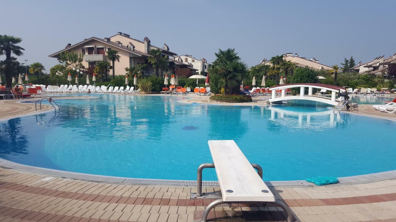Appartamento Michele Tre Piscine Caraibiche Desenzano Del Garda Exterior photo